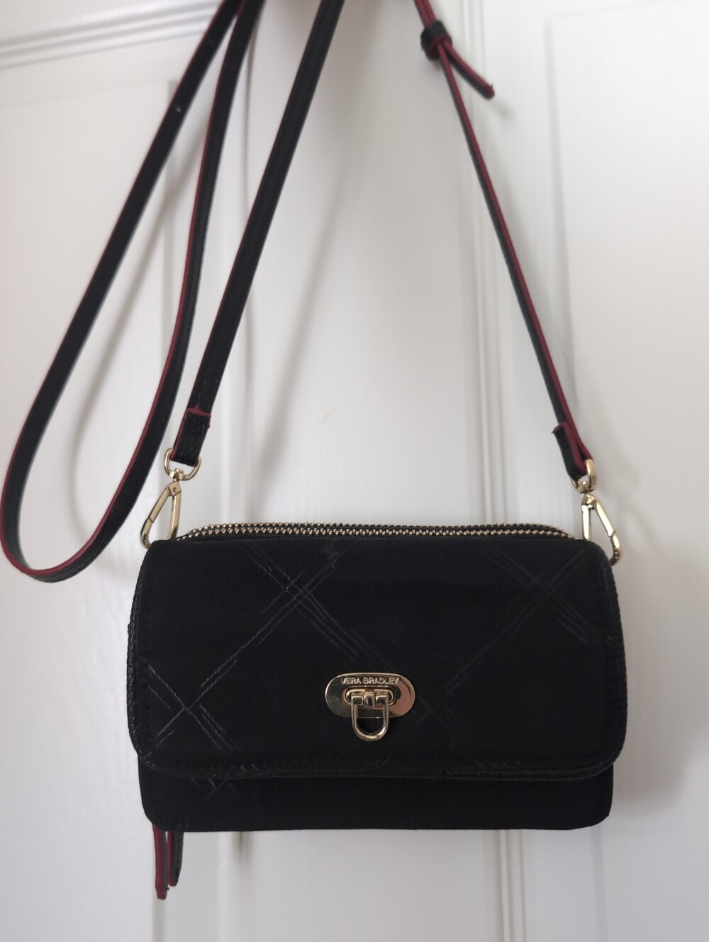 Vera Bradley Patterened Black Crossbody Handbag W/ Removable Strap & Wristlet